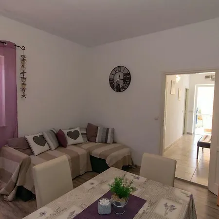 Apartament Borna *