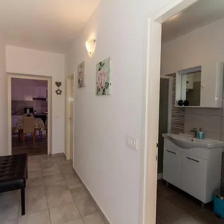 Apartament Borna *