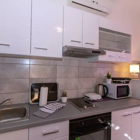 Borna Apartment *